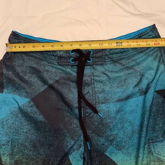 Men’s Speedo swim trunks size L - Picture 7 of 10